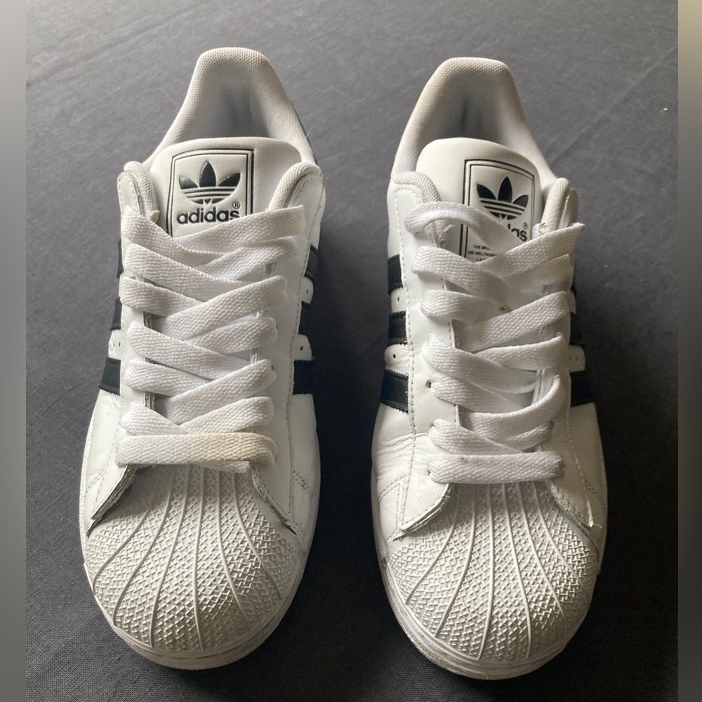 Adidas Superstar Men’s 9.5 white with black stripes original